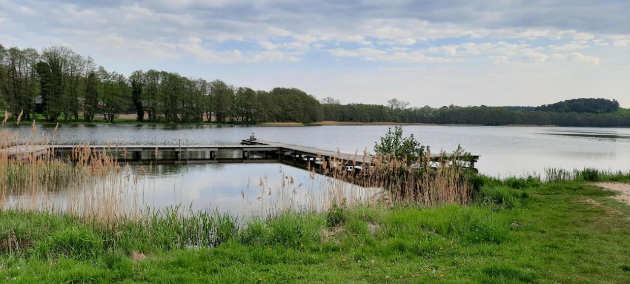 Szary Domek Nad Jeziorem 2 Kołczewo Exterior foto